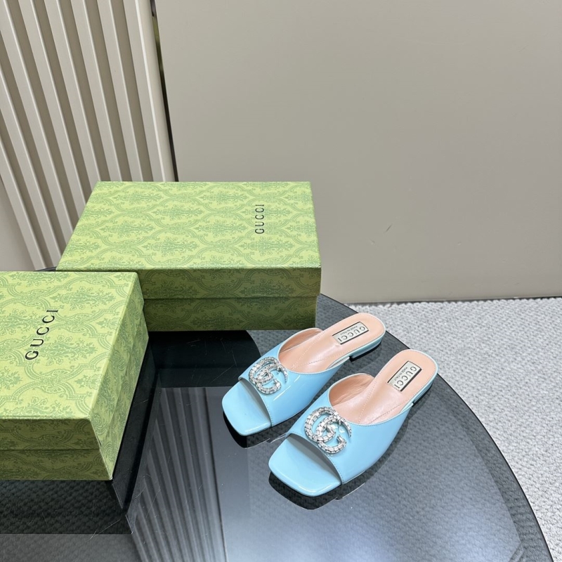 G*u*i slippers